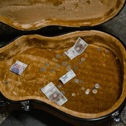 How to Make Money Online Selling Guitars